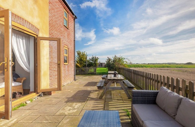 5 bedroom accommodation in Sea Palling, near Happisburgh
