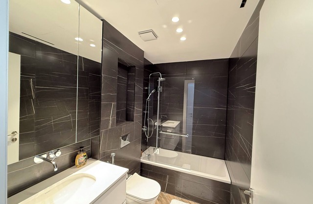 5 -bedroom apart in Jerusalem with Magnificent views, Shabbat elevators, fitness