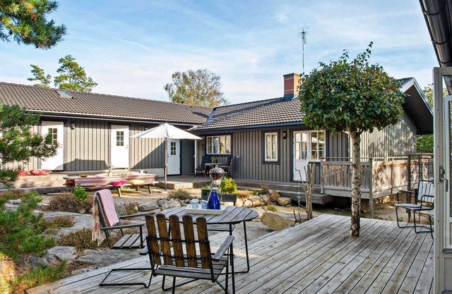 5 bedroom cozy home in Resö