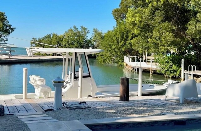 5 bedroom - Deep Dockage & Heated Pool in Islamorada.
