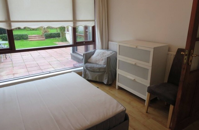 5-bedroom house in Dublin close to Airport, Dublin City & Omni Shopping Mall.