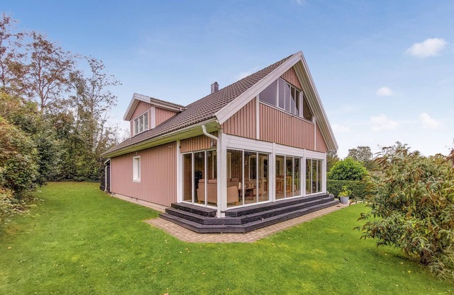 5 bedroom nice home in Båstad
