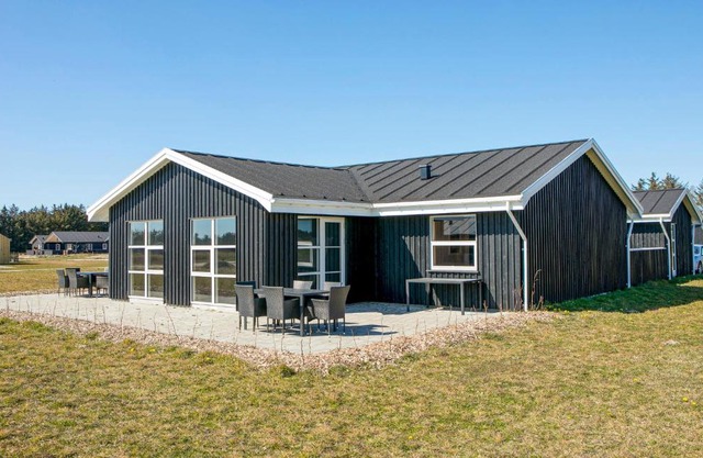 5 Bedroom Pet Friendly Home In Løkken