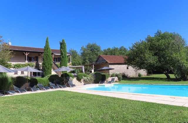 5 Bedroom (Sleeps 10) House in Calvignac