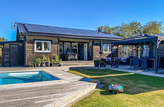 5 bedroom stunning home in Mellbystrand