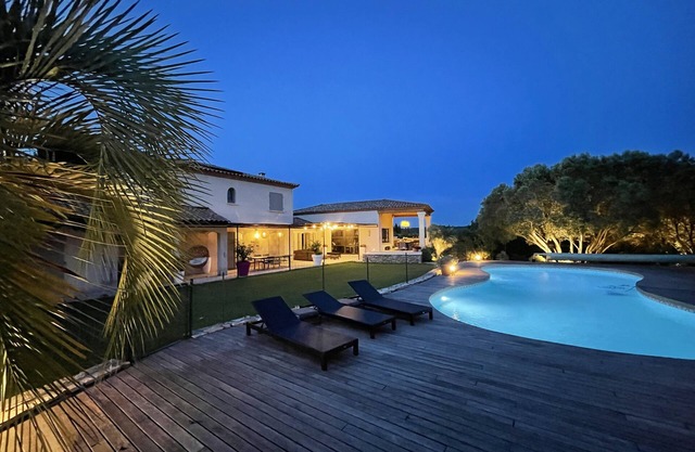 5 BEDROOM VILLA WITH 12-BED POOL