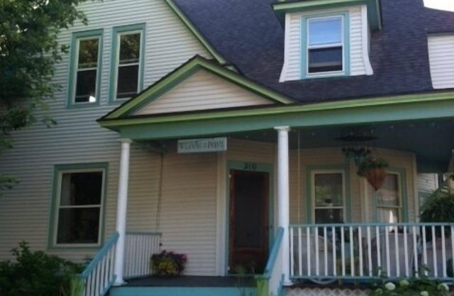 5 Blocks from the Waterfront! Walk to everything! Very desirable location!
