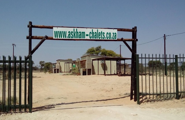 5 Chalets In The Kalahari. Borders On A Farm