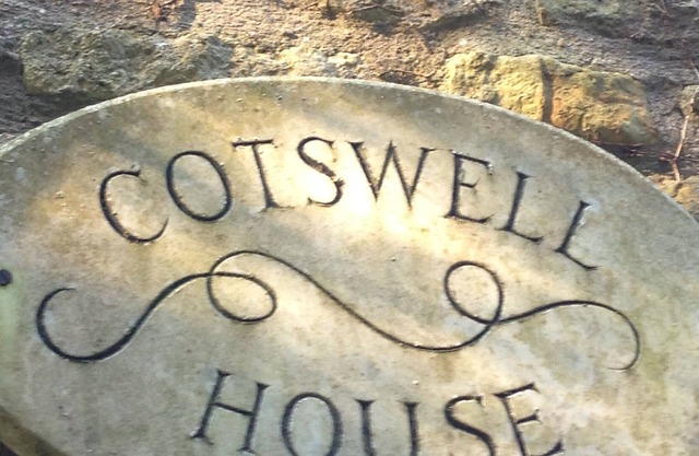5* Luxury Cotswolds Family Home with INDOOR Heated private swimming pool & sauna