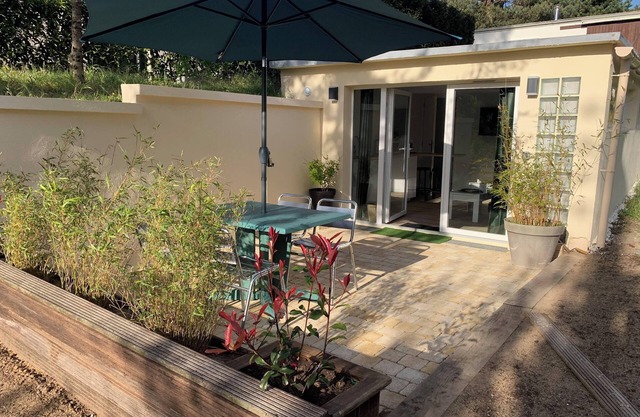 5 minutes from the beach, charming, quiet apartment with terrace.