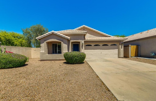 5 Mi to Dtwn Gilbert Home with Pool and Patio