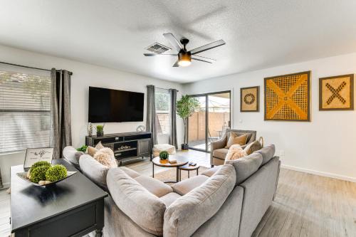 5 Mi to Dtwn Modern Gilbert Getaway with Yard!