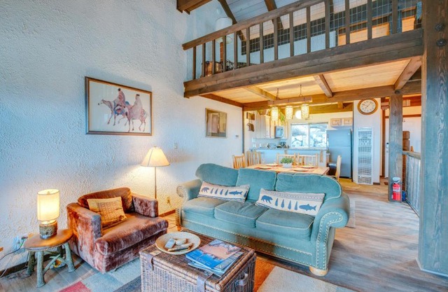 5 Mi to Lake Tahoe Stateline Townhome