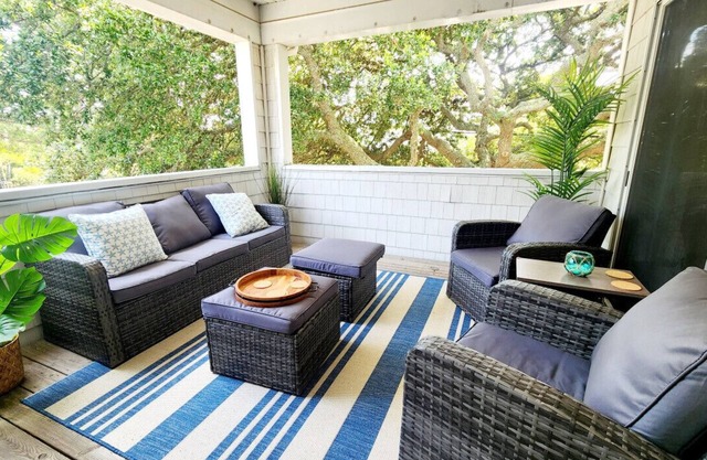 > 5 min from beach & state park | Patio | Grill