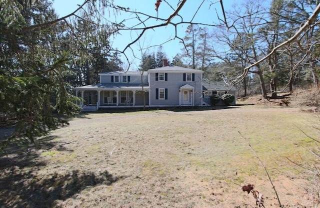 5 minute drive to Ocean and Bay beaches! 5+ bedroom Cape Colonial.