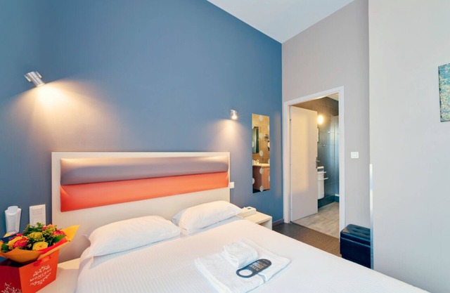 5 Minutes by Foot Away From The National University Library! Pets Are Welcome!