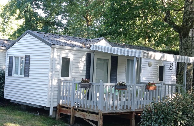 5 minutes from the beach! Spacious mobile home with covered terrace
