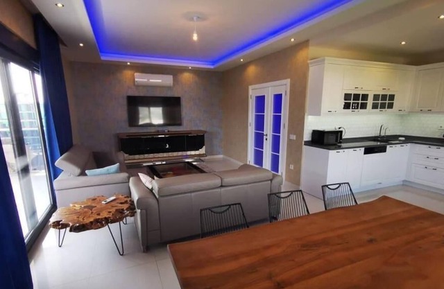 5 minutes from the beach, malls and restaurants! Spacious 4 + 1 Duplex in Alanya