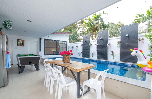 5 minutes to beach. Family 4- bedroom Pool Villa Jomtien Beach. Pattaya