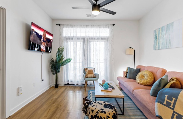 5 Minutes to Lenox Mall: Sleeps 8