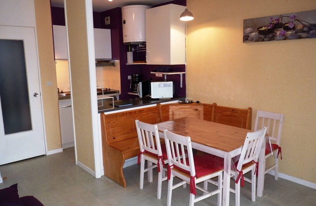 5-seater apartment with balcony at the foot of the WIFI slopes equipped with childcare