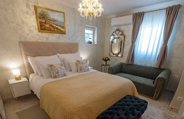 5-star luxury villa in the heart of the old town Rab with parking. Pet-friendly!
