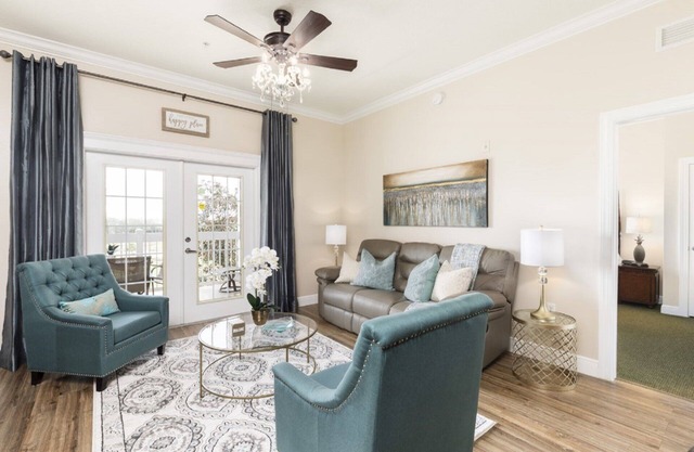 5 STAR TOP FLOOR CONDO WITH AMAZING GOLF VIEWS!