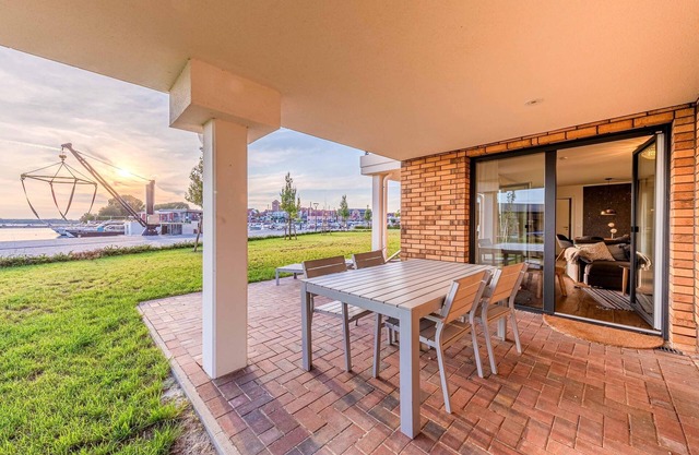 5-star vacation apartment "Am Lütten Meer" in the harbor residence Waren