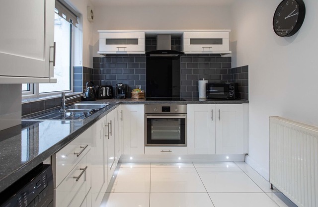 #5 StayBelfast Home. Parking/WiFi/close to centre
