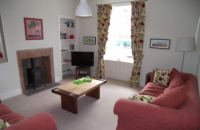 5 The Village - a cottage that sleeps 4 guests in 2 bedrooms