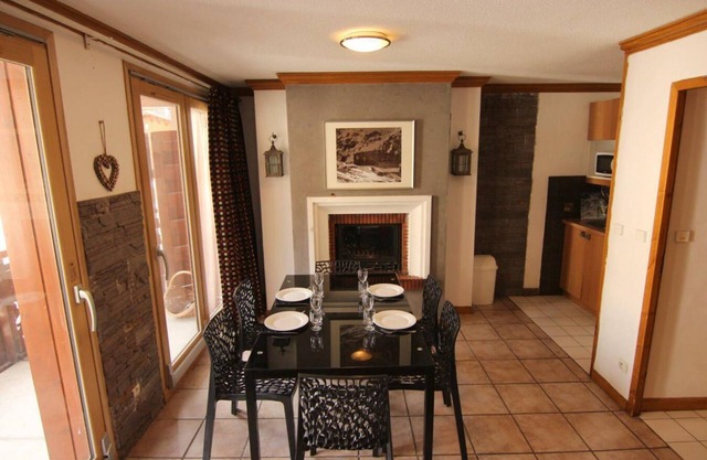 50m from resort center, 2nd floor, fireplace or stove, tv, ski locker, 50m², Val Thorens