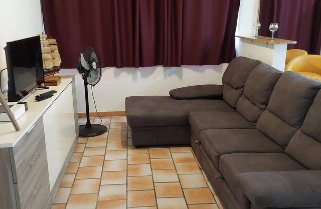 50m from the sea on both sides of the apartment