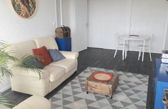50m2 quiet top floor apartment near Zénith and Expo park