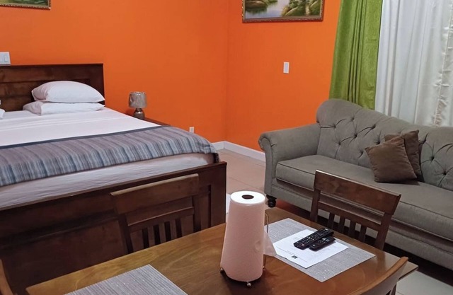55 Oasis Cottage. Studio suite. Nearby World's #1 Grace Bay Beach.