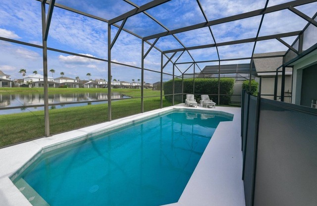 5BD/3.5BA Lake View, Private Pool, close to Disney