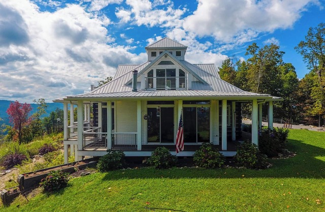 5BD, 5 Bath - Mountaintop Mansion in the Sky