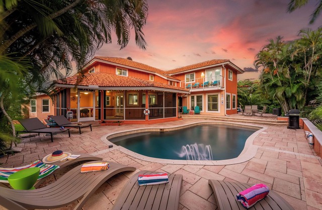 5BR Luxury Bay View! Pool! Spa! Game Room! Playset