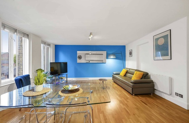 5M sleeps 4 Exmouth Market Elizabeth line