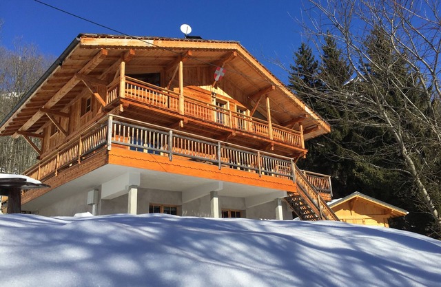 5star Chamonix Valley luxury chalet breathtaking views of Mt-Blanc for 14 people