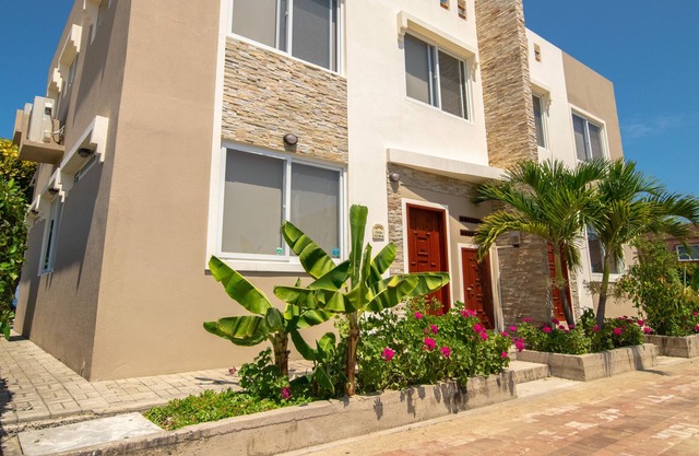 6 Bed Executive Ocean Front Villa