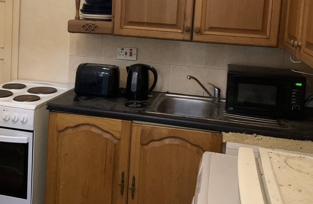 6 Bed Flat Next to Tottenham Hale Shopping Centre