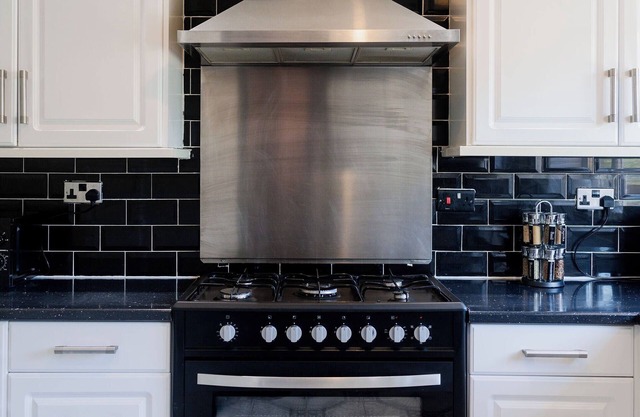 6-bed House - Sleeps 13 - Families & Contractors