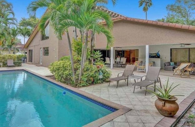 6 Bedroom 687853 by Houzlet