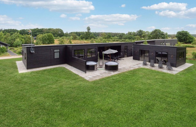 6 bedroom nice home in Glesborg