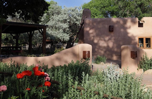 6 Br / 3 Ba Adobe House Near Taos