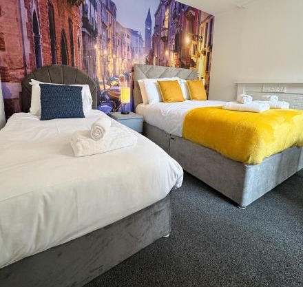 6 BR 4 Bath Central Worcester Sleeps 12