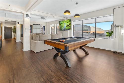 6 BR Condo in the Heart of Indy - 3 blocks to ICC