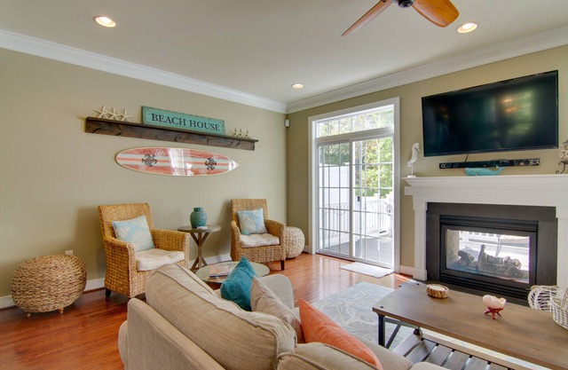 6 Mi to Rehoboth Beach: Townhome w/Pool Access!