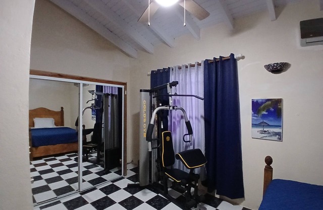 #6 One Bedroom with AC and Bathroom - 10 Minutes from two beaches