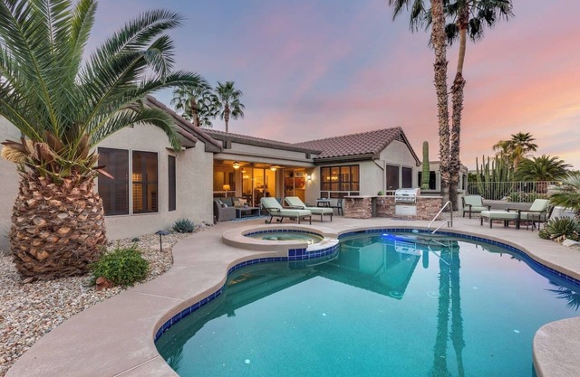 6 Palms at Sun City Grande - Pool and Spa!